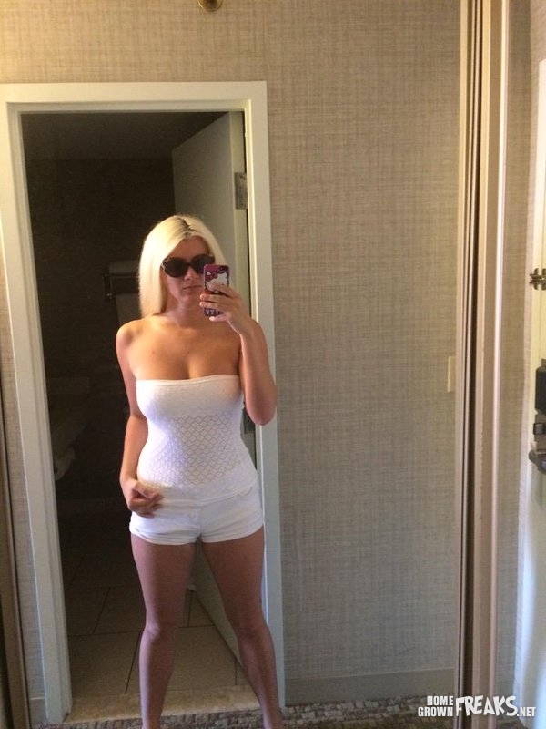 61. Hot white woman with thick ass and great tits! 